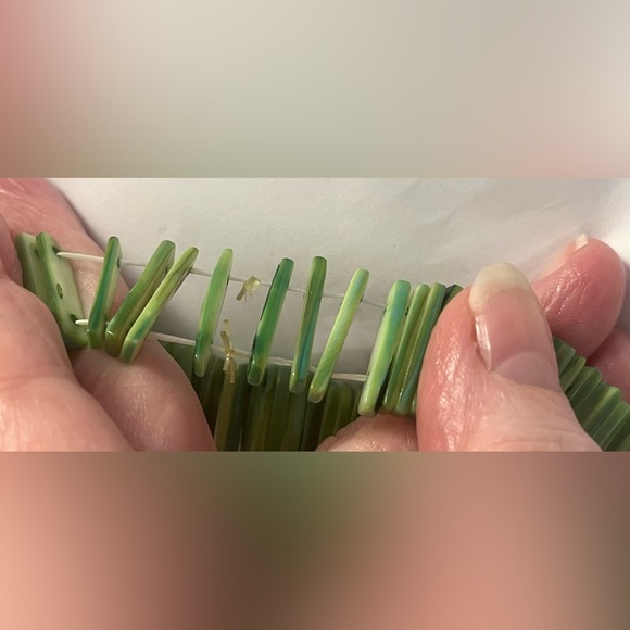 Shell elastic bracelet, green jewelry - Picture 16 of 16